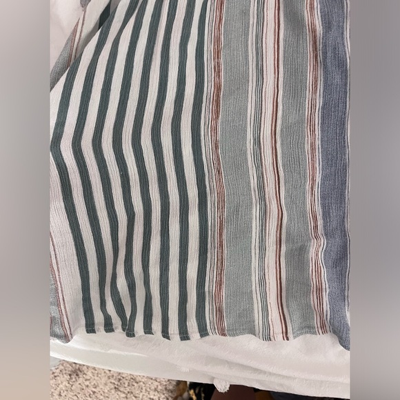 Hem and Thread, Large, Flowy shirt - Picture 2 of 5